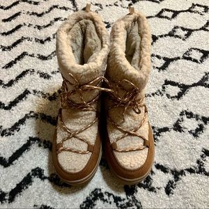 Moccasin-like Teddy Boots